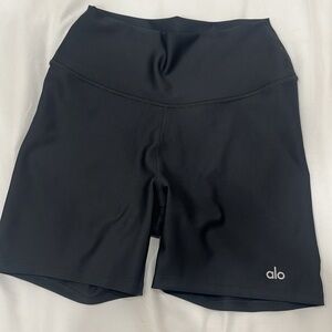 ALO 5” Airbrush High Waist Biker Short - black - EXCELLENT CONDITION